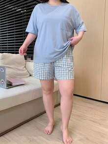 Dazy Plus 2件組休閒家居服套裝，素色圓領短袖上衣搭配格紋長版寬鬆睡褲，大尺碼女款春夏季睡衣 - 淺藍色 - 查看 4