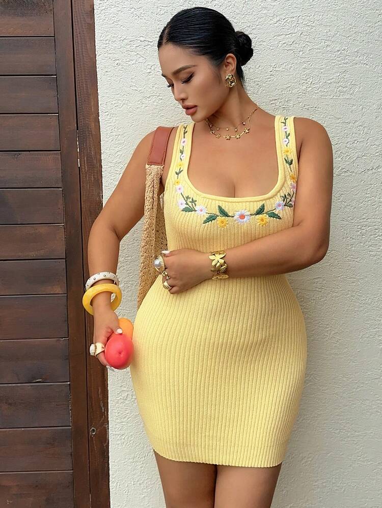 Dazy Plus Floral Embroidered Collar Decor Wrap Sexy Minimalist Bodycon Mini Skirt, Plus Size Yellow Sleeveless Turtleneck Sweater Dress For Spring/Summer