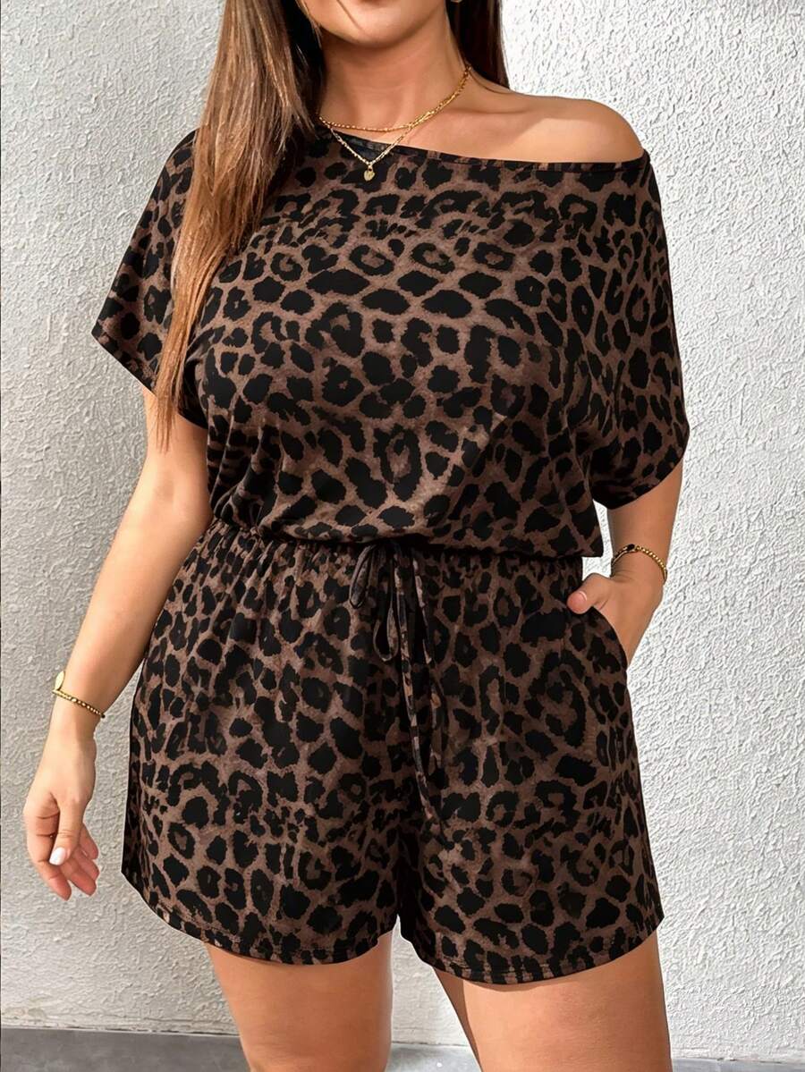 SHEIN Essnce Romper Motif Leopard dengan Kerah Asimetris Ukuran Besar