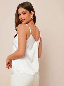 Amorya Elegantes vielseitiges Damen-Camisole mit Kontrastspitze für den Sommer - Schwarz und Weiss - View 2