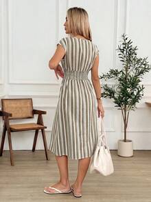 Easowa Gaun Pesta Midi Elegan Wanita dengan Motif Garis-Garis dan Blok Warna, Berlipit, dan Pinggang Terikat. - Hijau - View 2
