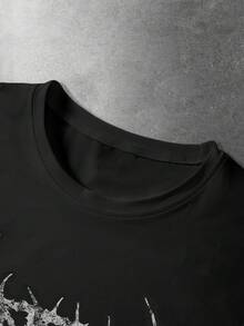 Manfinity EMRG Camiseta de tirantes sin mangas estilo gótico negro para hombres, chaleco de calle con estampado de letras puntiagudas oscuras, camiseta sin mangas casual de verano, nueva camiseta de tirantes sin mangas holgada para hombres de verano, camiseta sin mangas con estampado de letras puntiagudas góticas oscuras + "Darkness", chaleco de estilo callejero americano, adecuado para uso diario, salidas, fiestas, atuendos de festival de música - Negro - Ver 3