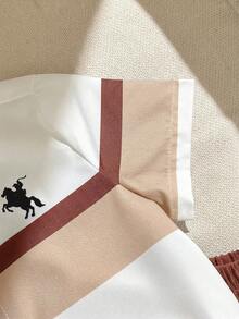 SHEIN 男嬰藍色與白色夏季對比條紋 Polo 短袖鈕扣襯衫與純色鬆緊腰短褲 2 件套，休閒學院風，適合外出與上學 - 彩色 - 查看 10