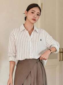 Dazy-Less Blusa Casual Feminina de Manga Longa com Estampa Listrada e Bordado de Unicórnio, Caimento Solto e Ombros Caídos, Adequada para Primavera/Outono, Trabalho, Férias e Uso Diário - Branco - Visão 4