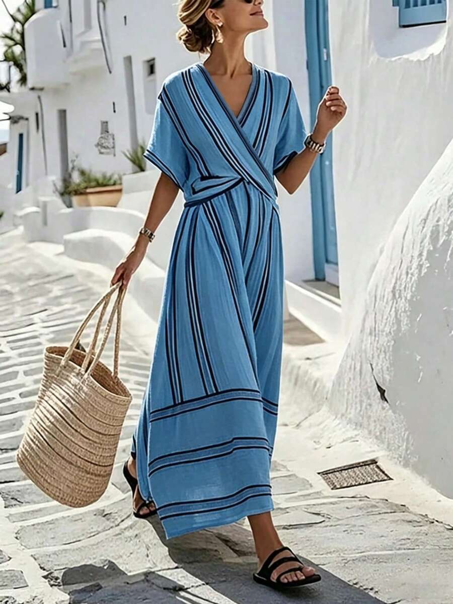 SHEIN Tall 夏季新品:V領時尚洋裝-短袖、對比寬窄條紋、寬鬆長版剪裁。這件法式復古單品融合度假魅力與辦公室優雅,修身顯瘦A字版型,適合高個女性 - 水藍色 - 查看 1