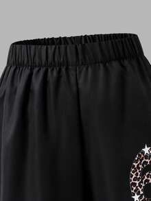 SHEIN 2件套女童夏季套裝 街頭風運動風 柔軟可愛 白色短版寬鬆數位印花V領短袖上衣 + 高腰寬腿長褲 兩件套夏季運動休閒街頭服飾 - 彩色 - 查看 7