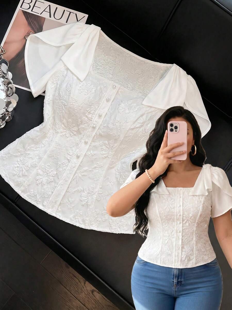 SHEIN Clasi Áo kiểu dáng thanh lịch, cỡ lớn, cổ vuông, tay ngắn, thắt eo, nơ trang trí, chất liệu vải có họa tiết, thích hợp cho công sở. - trắng - Xem 1