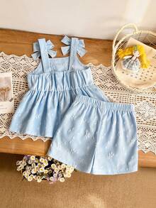 SHEIN 2件組女嬰幼兒/新生兒 0-3歲 春夏休閒可愛花卉提花蝴蝶結裝飾吊帶上衣+短褲套裝 - 藍色 - 查看 3