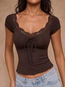 SHEIN Glamour Minimalist Sexy Lace Trim V-Neck Ruched Bow Decor Short Sleeve Fitted Women's T-Shirt, Suitable For Daily, Home, Summer, Brown, Sexy, Holiday Wear - Brown - View 4