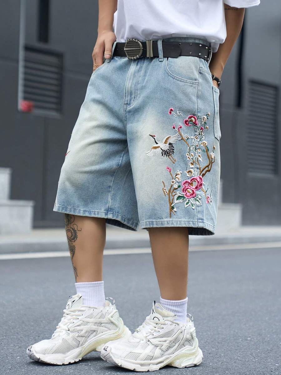 Manfinity EMRG 男士休閒街頭風刺繡藍色牛仔短褲 - 淺色水洗藍 - 查看 1
