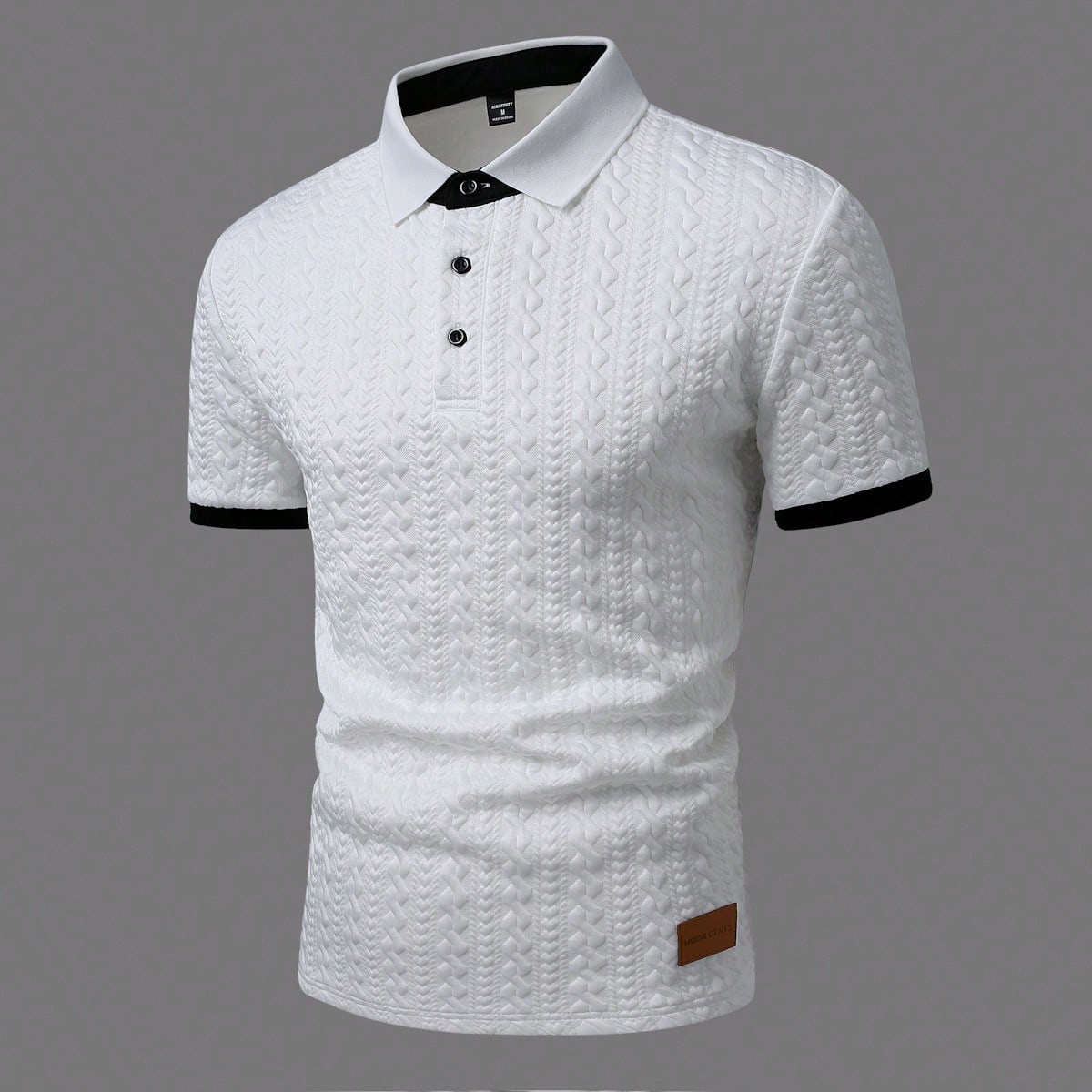 Camisa polo de hombre con cuello y puños de punto jacquard texturizado de color blido, con 3 botones negros