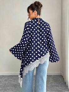 Elenzga Blusa de talla grande negra con lunares blancos, manga larga, encaje de contraste y dobladillo asimétrico para otoño/invierno - Multicolor - Ver 2