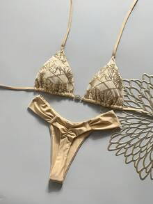 SHEIN Swim Bonvoyette-D 兩件式春夏度假亮片紋理面料金色太陽飾品掛脖三角比基尼上衣與比基尼褲性感女款泳衣套裝 - 金色 - 查看 5