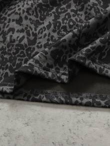 ROMWE MEN Men's Leopard Print Suede Fabric Loose Short Sleeve T-Shirt - Dark Grey - View 2