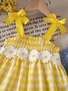 SHEIN Genkimix Kids 幼女法式鄉村風刺繡蝴蝶結裝飾吊帶上衣搭配復古藍色牛仔褲套裝，舒適夏季日常穿著 - 黃色 - 查看 6