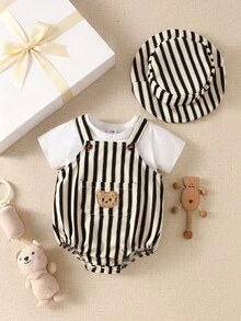 SHEIN Set estivo a 3 pezzi per neonati: body a girocollo bianco puro a maniche corte abbinato a un tutina a righe nere e albicocca con stampa di orsetti e tasche testurizzate, con cappellino da pescatore. Carino e casual, con vestibilità morbida e comoda, perfetto per uscite, raduni, vacanze e servizi fotografici. - Bianco e nero - Visualizzare 3
