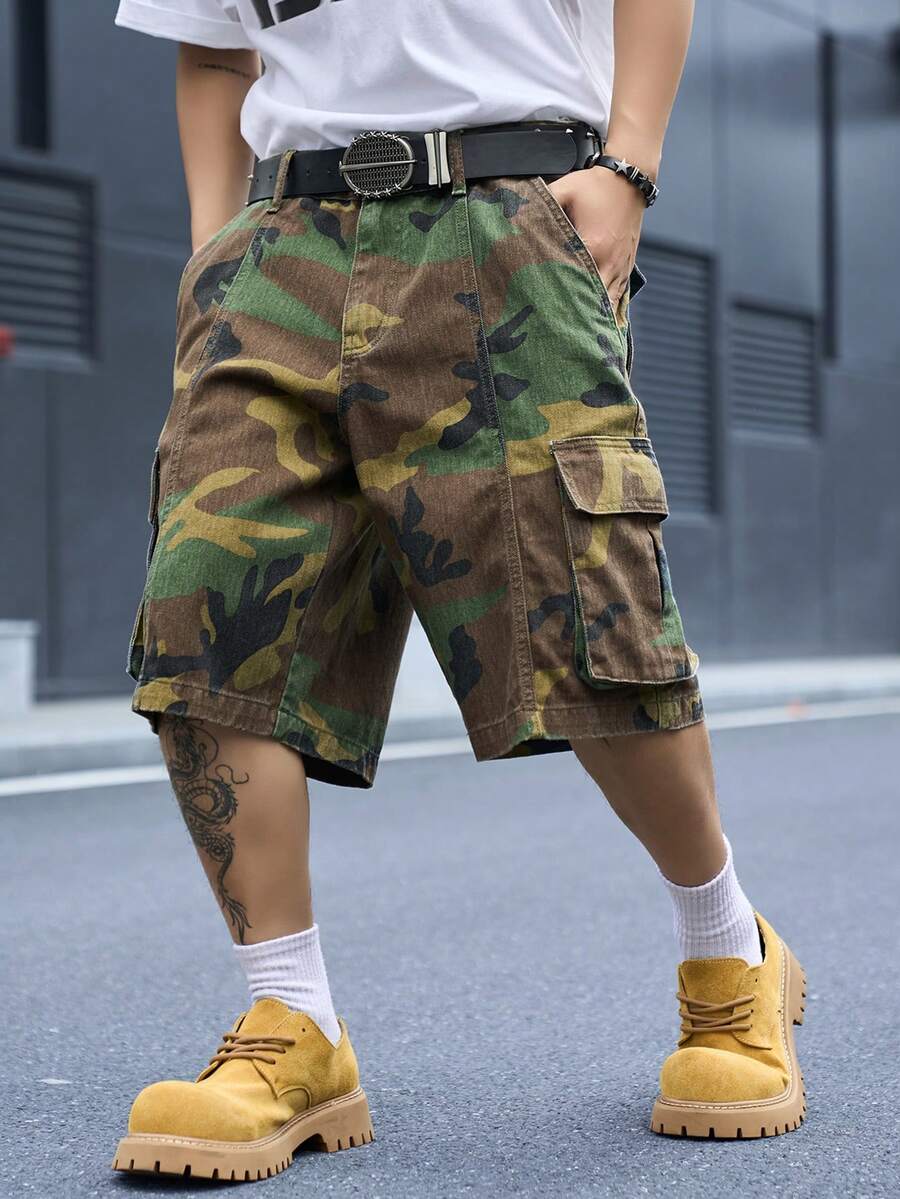 Manfinity EMRG Pantalones cortos vaqueros de camuflaje desgastados con múltiples bolsillos para hombre, estilo casual urbano, para senderismo, verde oscuro, verano, vacaciones - Verde militar - Ver 1