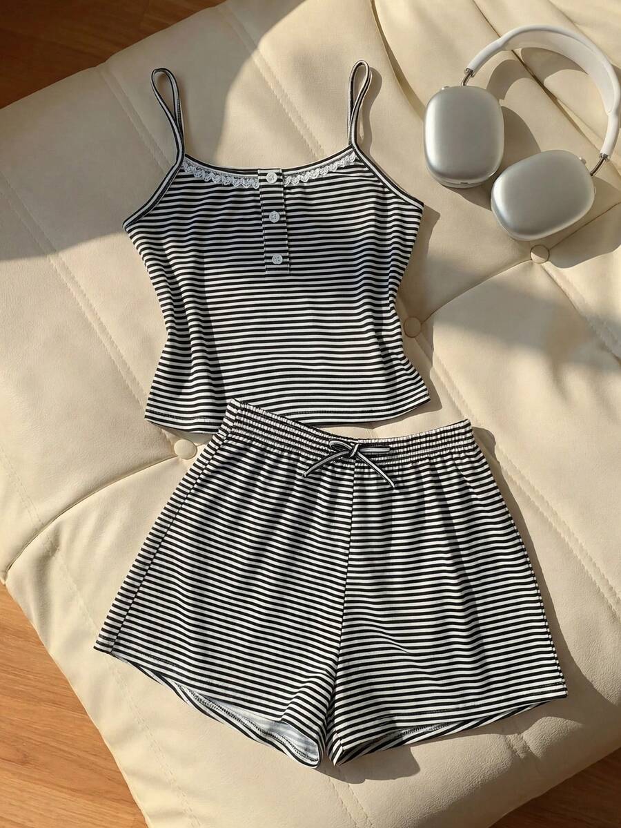 SHEIN 青少年女孩簡約黑色圖案緞帶蝴蝶結蕾絲飾邊細肩帶背心短褲舒適休閒可愛修身睡衣套裝 2件組 晚間睡眠用 - 黑與白 - 查看 1