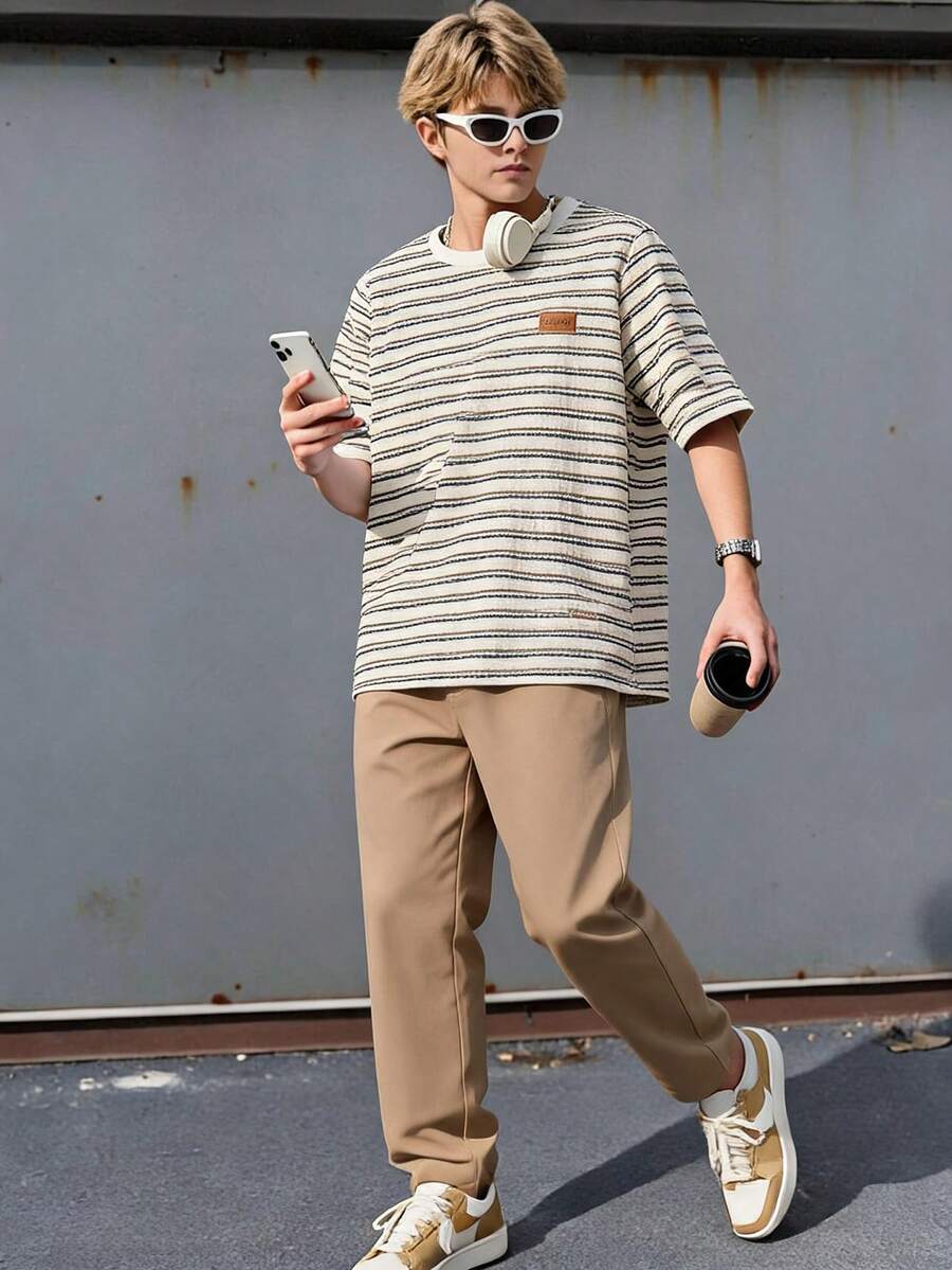 SHEIN 2件組青少年男童休閒條紋圓領套頭短袖寬鬆T恤與直筒寬鬆口袋長褲套裝 - 彩色 - 查看 1