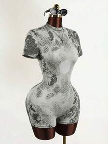 Mistrie 2026 Novo Macacão Vintage Feminino com Estampa Animal em Tela Transparente, Decote Alto, Costas Abertas - Cinza - Visão 4