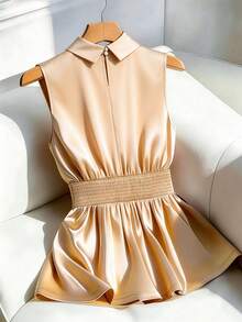 GlowEve CURVE Elegante lässige Damenbluse in Große Größen mit Schleife am Kragen, ärmellos, geraffter Taille, Rüschensaum, Champagner, für Abend, formelle Anlässe, Teeparty, Hochzeit, Sommer - Champagnerfarben - Übersicht 2