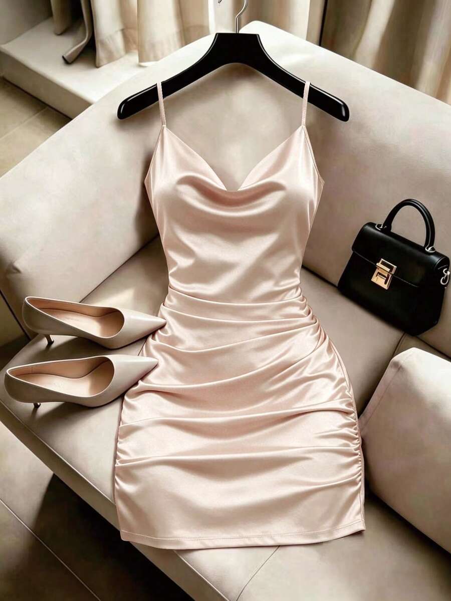 SHEIN Raffinéa 纯色细肩带荷叶边无袖连衣裙缎面女装 - 藕粉色 - 查看 1