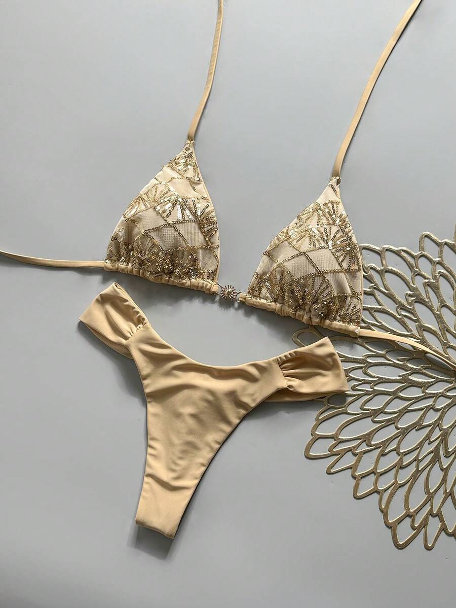 SHEIN Swim Bonvoyette-D 兩件式春夏度假亮片紋理面料金色太陽飾品掛脖三角比基尼上衣與比基尼褲性感女款泳衣套裝 - 金色 - 查看 1
