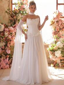 Glamrae Robe de mariée élégante et minimaliste avec épaules dénudées en satin crème, coupe sirène avec design 3D floral froissé, épissure romantique avec grand ourlet évasé et manches évasées. Convient à divers types et besoins de robes de mariée et de soirée pour femmes. - Blanc - Voir 4