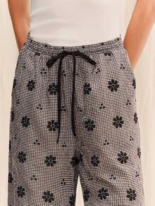 lacRébo 黑色格紋花卉刺繡彈性腰帶夏季度假休閒長褲 - 黑與白 - 查看 3