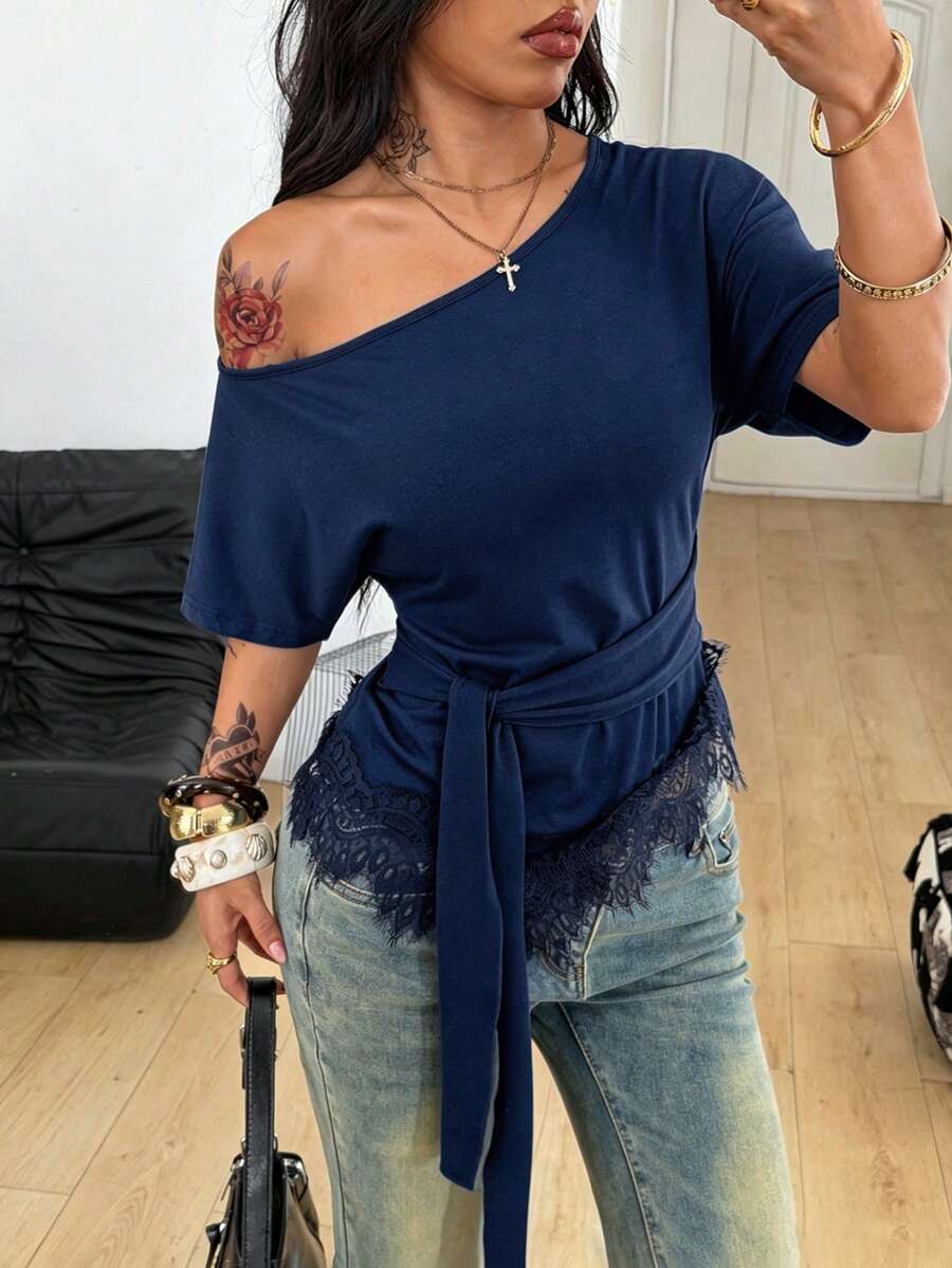 Coolane 女款夏季街頭風休閒外出運動休閒風細肩帶收腰對比蕾絲不對稱領海軍藍T恤,辦公穿搭 - 藏蓝色 - 查看 1