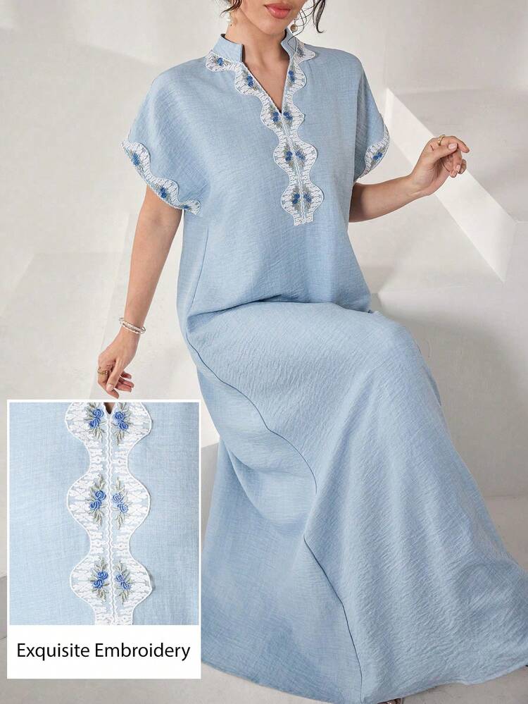 Al Najma 浅蓝色立领刺绣滚边宽松休闲阿拉伯风格女式连衣裙 - 藍色 - 查看 1
