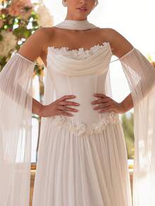 Glamrae Robe de mariée élégante et minimaliste avec épaules dénudées en satin crème, coupe sirène avec design 3D floral froissé, épissure romantique avec grand ourlet évasé et manches évasées. Convient à divers types et besoins de robes de mariée et de soirée pour femmes. - Blanc - Voir 8