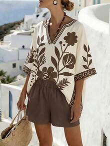 SHEIN Holidaya 女款2件套夏秋春季服裝 2026新款時尚通勤百搭休閒度假海灘約會短袖短褲數位印花服飾 - 卡其色 - 查看 1
