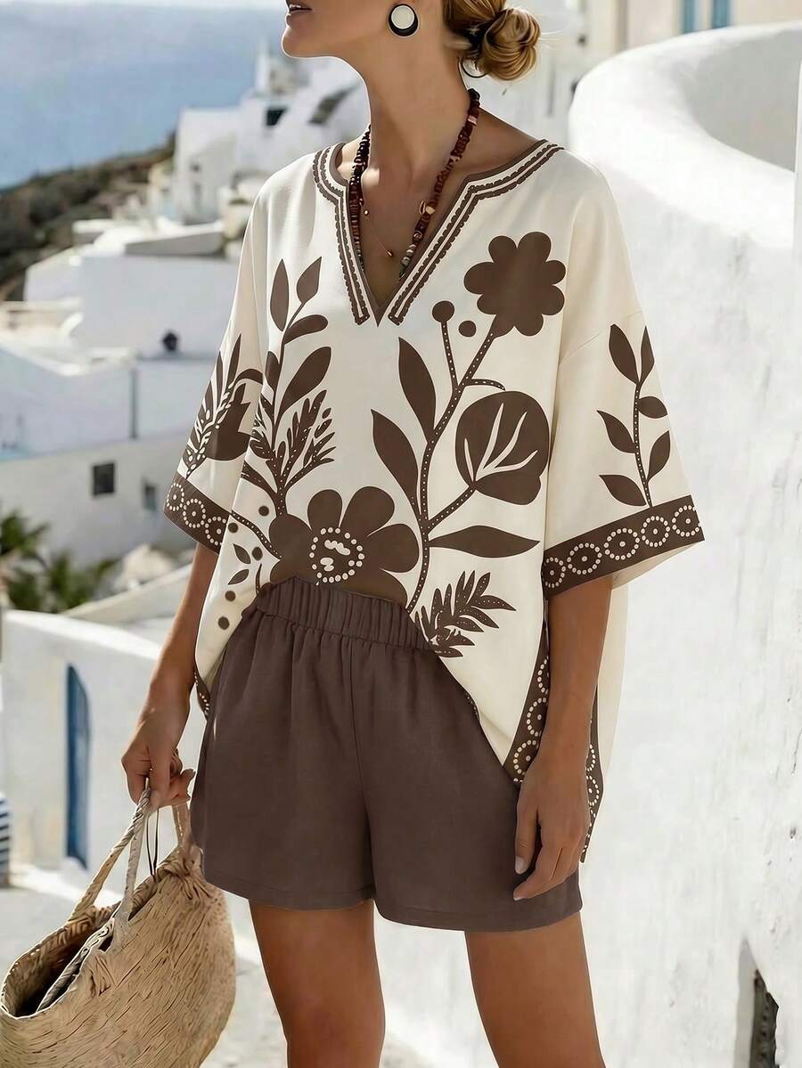 SHEIN Holidaya 女款2件套夏秋春季服裝 2026新款時尚通勤百搭休閒度假海灘約會短袖短褲數位印花服飾 - 卡其色 - 查看 1