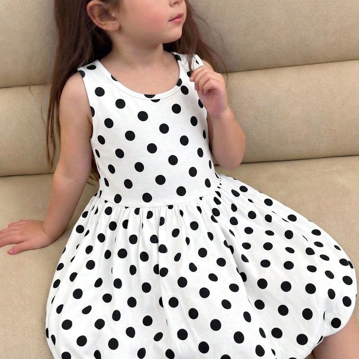 Vestido sin mangas de punto con patchwork de lunares y calados para niña joven, lindo y de verano