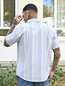 Devon Thys Camisa casual de manga corta con botones y estampado de rayas, versátil para hombres - Azul - Ver 2