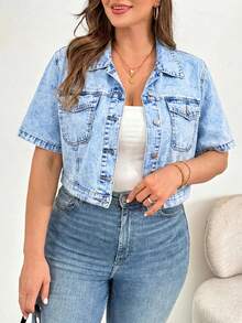 SHEIN CURVE+ 大码短款牛仔外套，休闲夏季沙滩度假优雅上衣，女士大码夏季休闲水洗翻盖口袋短袖牛仔上衣，夏季 - 淺色水洗藍 - 查看 3