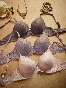 PinupPomp Set de 3 sujetadores inalámbricos de encaje para mujeres, Día de San Valentín - Multicolor - Ver 3
