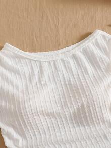Bộ đồ 2 mảnh mới cho bé gái tuổi teen với áo gile dệt jacquard co giãn thoải mái, cổ tròn màu xanh phong cách thời trang, thường ngày và đi chơi, kết hợp cùng chân váy xếp tầng bánh kem đồng màu. Phần eo và gấu áo gile nhún tạo nên vẻ ngoài thanh lịch tổng thể. Bộ đồ chất lượng cao này hoàn hảo để mặc hàng ngày, bao gồm đi nghỉ, du lịch và tiệc tùng, lý tưởng cho mùa xuân và mùa hè. - Nhiều màu - Xem 3