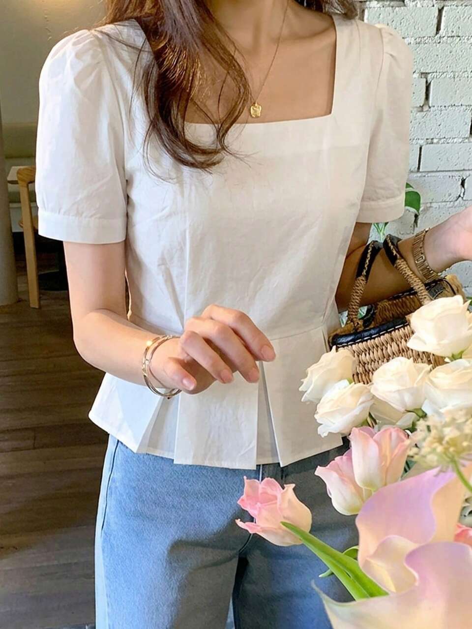 Women's Solid Color Square Neck Short Petal Sleeve Pleated Hem Shirt