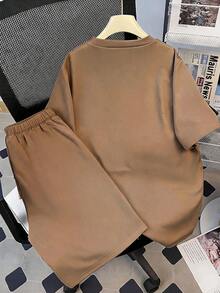 SHEIN 青少年男童两件套休闲宽松舒适logo装饰短袖上衣和短裤套装，春夏款 - 卡其色 - 查看 2
