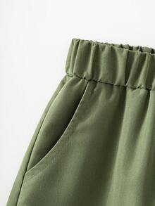 SHEIN Setelan Polo Kasual Anak Laki-Laki 2 Potong, Atasan dengan Motif Patchwork Blok Warna dan Dekorasi Label Tenun, Celana dengan Desain Blok Warna dan Potongan Kaki Meruncing, Kain Nyaman, Cocok untuk Musim Panas dan Musim Gugur - Hijau Tentara - View 8