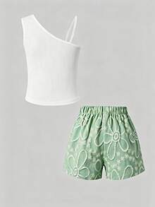 SHEIN Sparklyn 春夏女童2件套服裝組，無袖背心 + 黃色短褲，背心細肩帶，胸前黃色花朵裝飾，清新甜美風格；黃色短褲採用提花面料，飾有珍珠與藍色緞帶，精緻俏皮設計，整體甜美可愛風格，適合女童日常出遊、居家穿著等 - 綠色 - 查看 2
