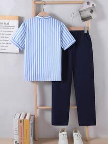 SHEIN 青少年男孩休閒通勤條紋布料小方領短袖襯衫 + 休閒霧藍長褲，適合日常穿著、戶外活動、通勤、上學、短途旅行、假期、旅遊、婚禮、舞會、畢業襯衫 - 藍色 - 查看 2