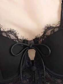 SHEIN Franclia 女款蕾絲拼接細肩帶背心上衣（細肩帶設計、標準長度、適合晚間活動）。黑色蕾絲上衣、閃亮上衣/夏季新款優雅女款短上衣/女孩日常穿著/夏季上衣/外出上衣/女款背心上衣/女款短上衣 - 黑色 - 查看 4