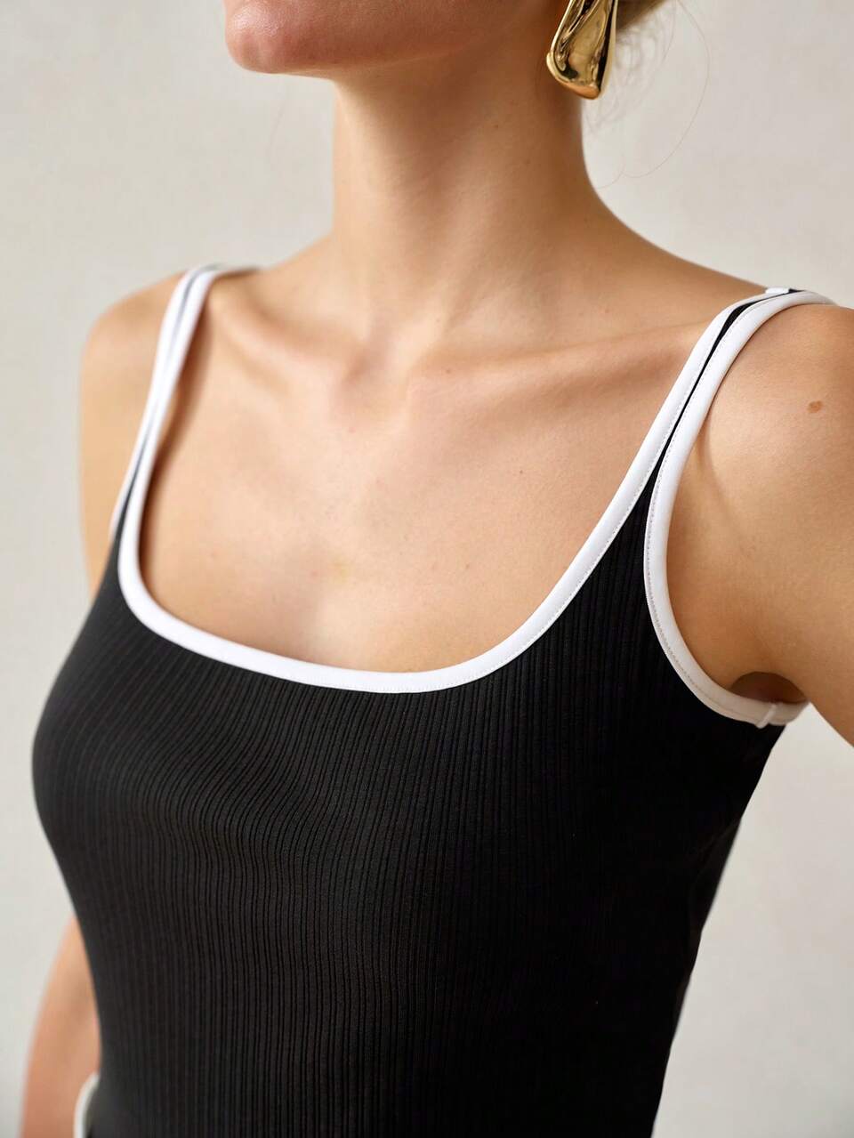 MOTF SUMMER ELASTIC KNIT CONTRAST COLOR BLACK AND WHITE TRIM TANK TOP