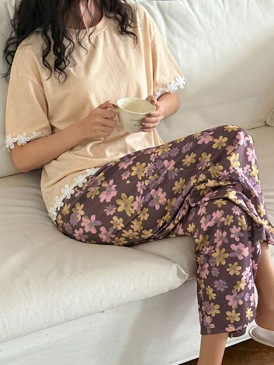 DAZY 2pcs/Set Women's Pajama Set, Contrast Trim Loose T-Shirt Top & Floral Print Pajama Pants Summer - Baby Pink - View 1