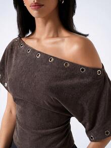 LYSMO Kaos Wanita Musim Panas Warna Polos dengan Kerah Asimetris, Atasan Musim Panas - Coffee Brown - View 5