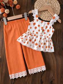 SHEIN Vintaside Kids 女童春夏套装，藏蓝色无袖上衣搭配同色系阔腿裤；上衣采用吊带设计，饰以清新碎花图案，领口和下摆点缀白色蕾丝花边，尽显精致柔美；阔腿裤采用松紧腰带设计，裤脚同样饰有蕾丝花边，打造甜美清新的整体造型。轻盈舒适的面料，适合日常穿着。 - 彩色 - 查看 4