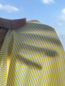 SHEIN 青少年女孩寬鬆休閒極簡舒適日常學院風精緻檸檬刺繡梭織條紋翻領鈕扣前開非對稱下擺抓皺上衣，返校季 - 黃色 - 查看 7